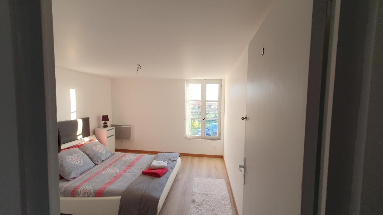 Grande Maison Avec Jardin, Animaux,Au Calme Yviers Exteriér fotografie