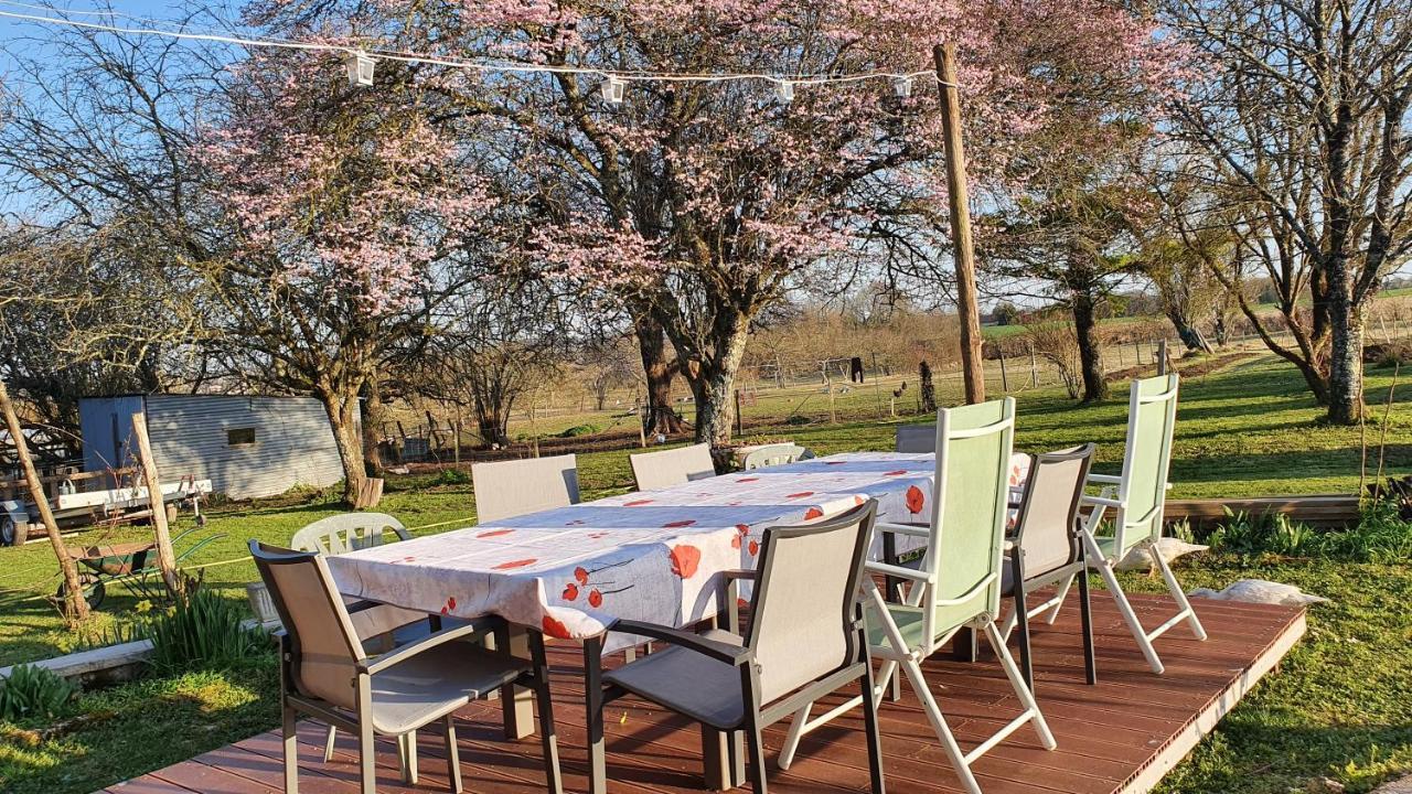 Grande Maison Avec Jardin, Animaux,Au Calme Yviers Exteriér fotografie